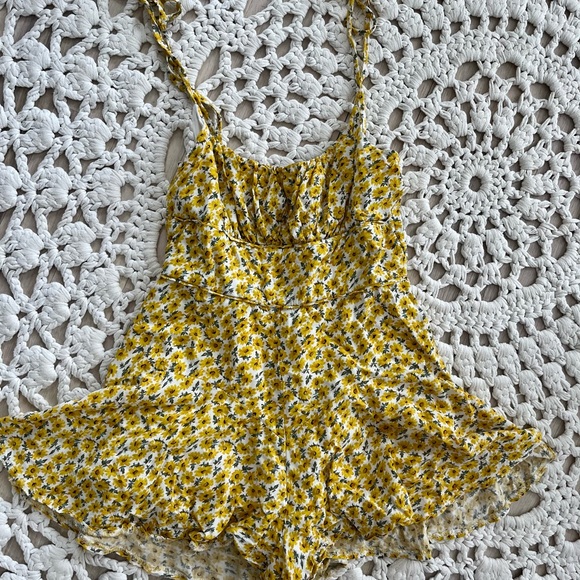 Morning Mist Romper with tie string straps - Picture 5 of 7